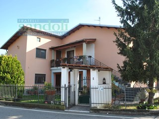 Casa Indipendente in Vendita a Caresanablot, 290'000€, 250 m²
