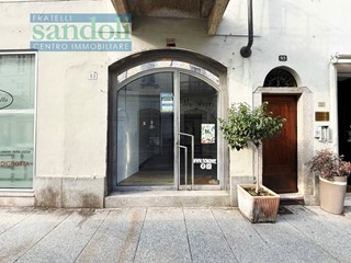 Immobile commerciale in Affitto a Vercelli, 750€, 80 m²