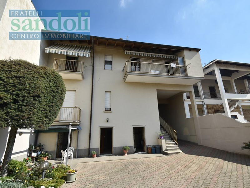 Casa Indipendente in Vendita a Vercelli, 220'000&euro;, 290 m²