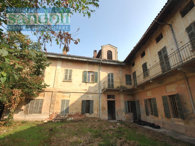 Casa Indipendente in Vendita a Pezzana, 130'000€, 800 m²