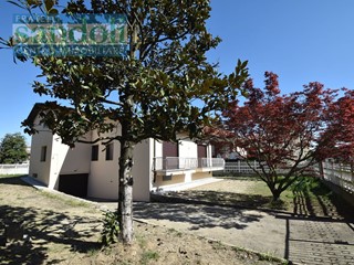 Casa Indipendente in Vendita a Caresanablot, 270'000€, 250 m², con Box