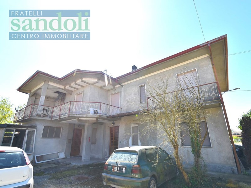 Casa Indipendente in Vendita a Borgo Vercelli, 140'000€, 260 m²