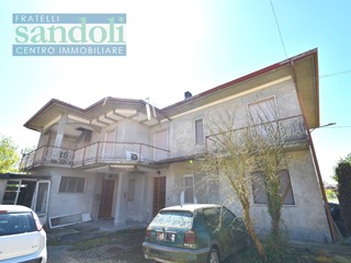Casa Indipendente in Vendita a Borgo Vercelli, 140'000€, 260 m²