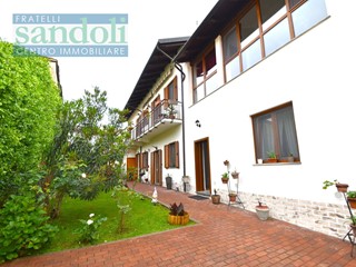 Casa Indipendente in Vendita a Borgo Vercelli, 280'000€, 240 m²