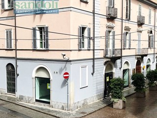 Immobile commerciale in Affitto a Vercelli, 1'100€, 140 m²