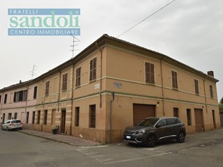 Casa Indipendente in Vendita a Vercelli, 125'000€, 300 m²
