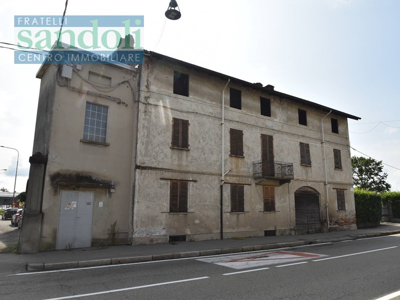 Casa Indipendente in Vendita a Gattinara, 78'000€, 360 m²