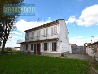 Casa Indipendente in Vendita a Desana, 105'000€, 200 m²
