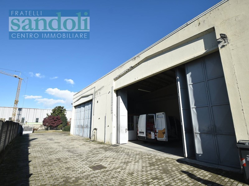 Capannone in Vendita a Vercelli, 210'000&euro;, 450 m²