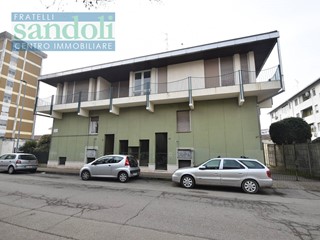 Casa Indipendente in Vendita a Vercelli, 290'000€, 410 m², con Box