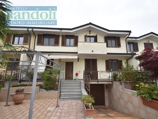 Casa Indipendente in Vendita a Vercelli, 300'000€, 260 m²