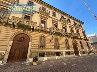 Appartamento in Vendita a Vercelli, 310'000€, 160 m²