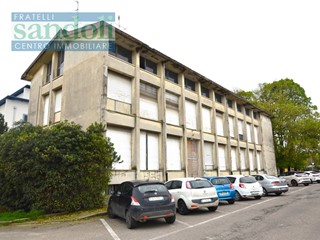 Casa Indipendente in Vendita a Vercelli, 280'000€, 730 m²