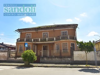 Casa Indipendente in Vendita a Stroppiana, 80'000€, 350 m²
