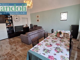 Appartamento in Vendita a Vercelli, 230'000&euro;, 180 m²