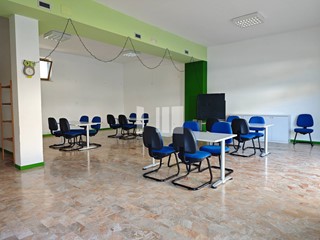 Immobile commerciale in Vendita a Giulianova, 90'000€, 116 m²