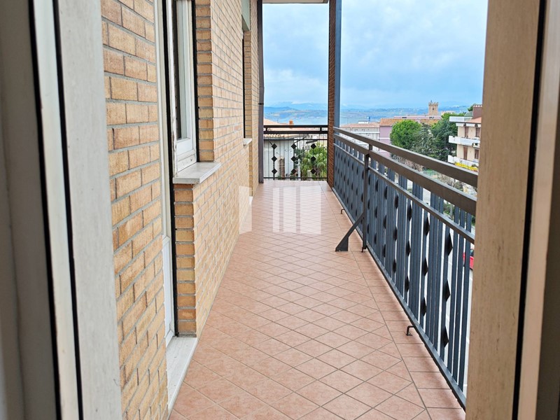 Quadrilocale in Vendita a Mosciano Sant'Angelo, 94'000€, 132 m²