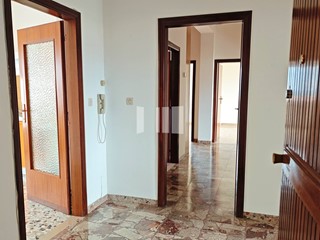 Quadrilocale in Vendita a Mosciano Sant'Angelo, 94'000€, 132 m²