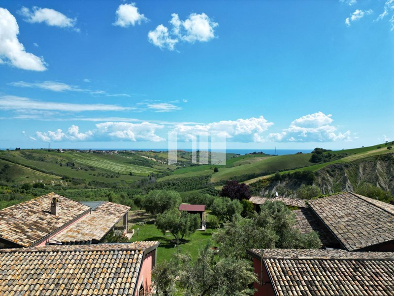 Villa in Vendita a Roseto degli Abruzzi, 950'000€, 230 m²