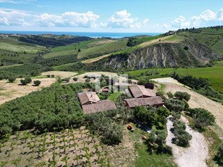 Villa in Vendita a Roseto degli Abruzzi, 950'000€, 230 m²