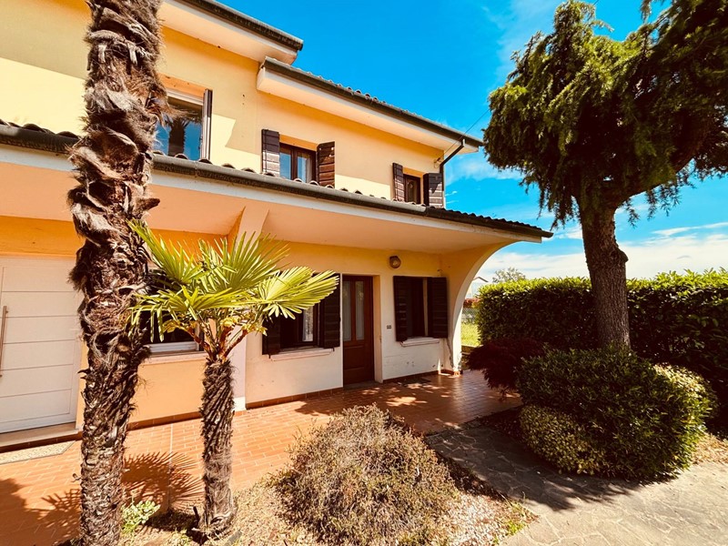 Casa Semi Indipendente in Vendita a Noventa Vicentina, 105'000€, 137 m²