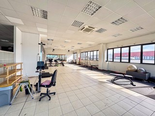 Laboratorio in Vendita a Ponzano Veneto, 190'000€, 415 m²