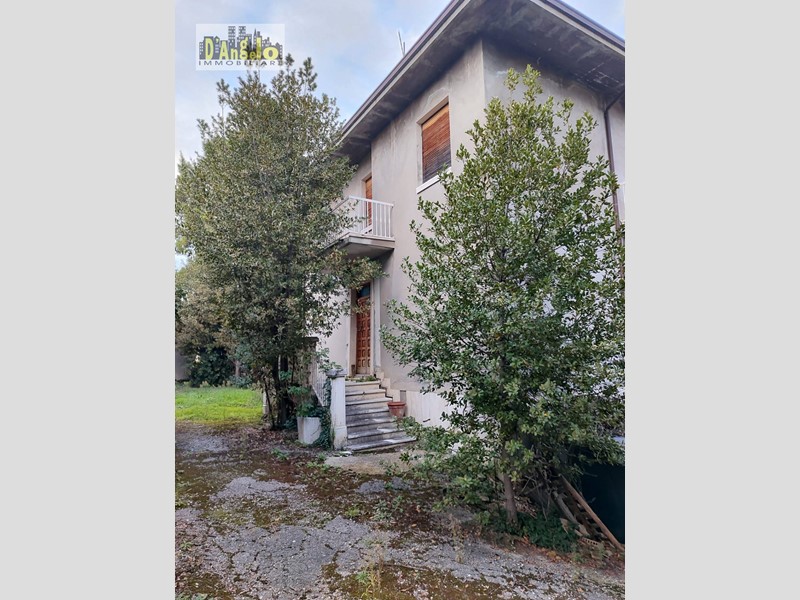 Villa in Vendita a Offida, 260'000€, 450 m²