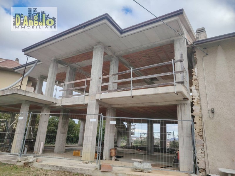 Villa in Vendita a Offida, 160'000€, 220 m²