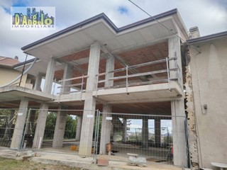 Villa in Vendita a Offida, 160'000€, 220 m²