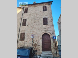 Casa Indipendente in Vendita a Offida, 65'000€, 130 m²