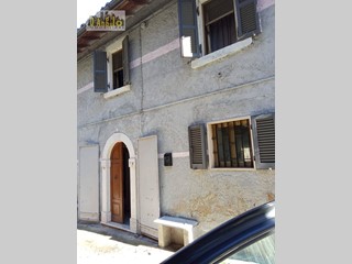 Casa Indipendente in Vendita a Acquasanta Terme, 75'000€, 164 m²