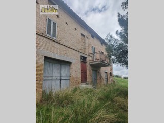 Rustico in Vendita a Offida, 135'000€, 165 m²