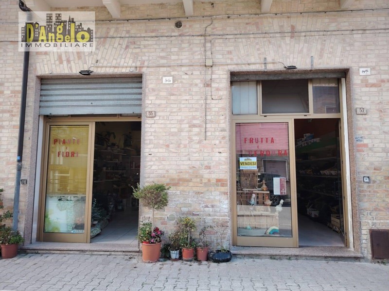 Immobile commerciale in Vendita a Castignano, 100'000€, 70 m²