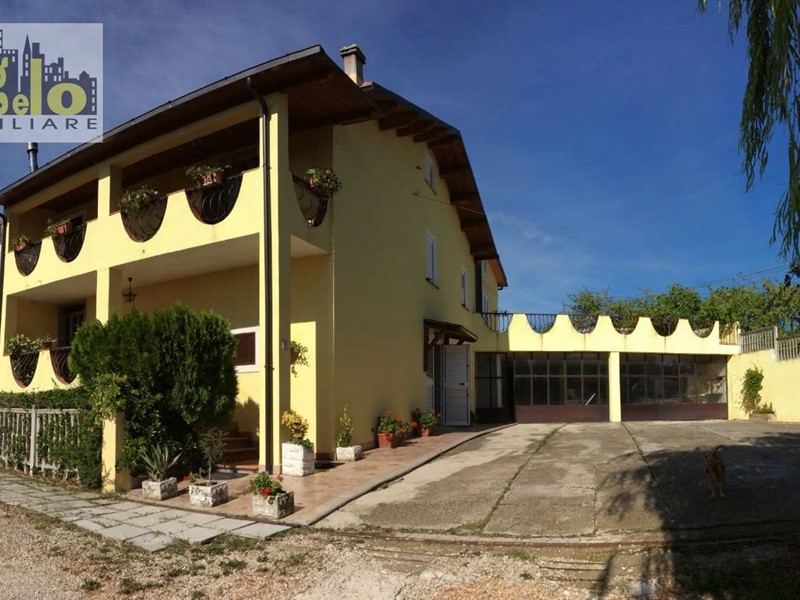 Casa Semi Indipendente in Vendita a Ripatransone, 190'000€, 320 m²