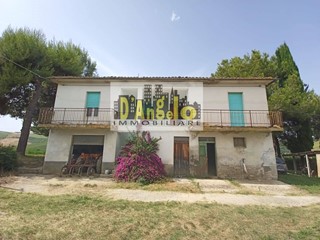 Rustico in Vendita a Offida, 110'000€, 220 m²