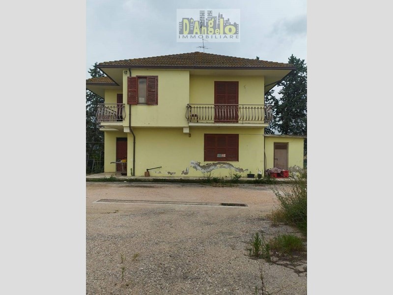 Casa Indipendente in Vendita a Offida, 250'000€, 180 m²