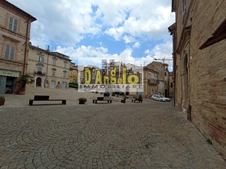 Appartamento in Vendita a Offida, 209'000€, 206 m², con Box