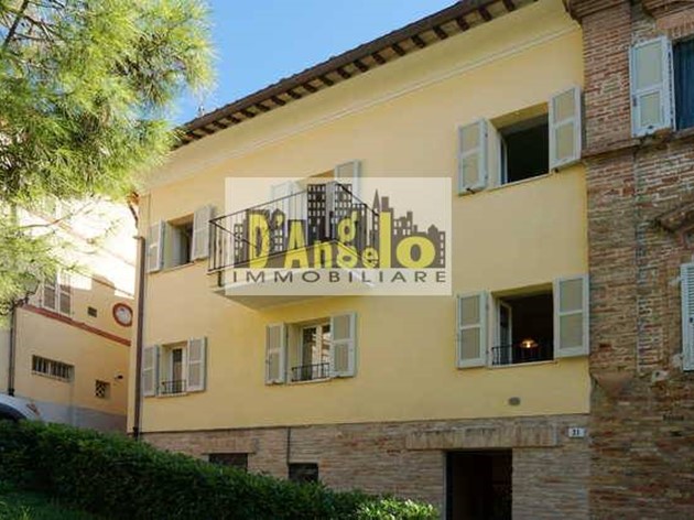 Casa Indipendente in Vendita a Offida, 230'000€, 140 m²