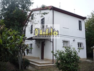 Casa Indipendente in Vendita a Castignano, 160 m²