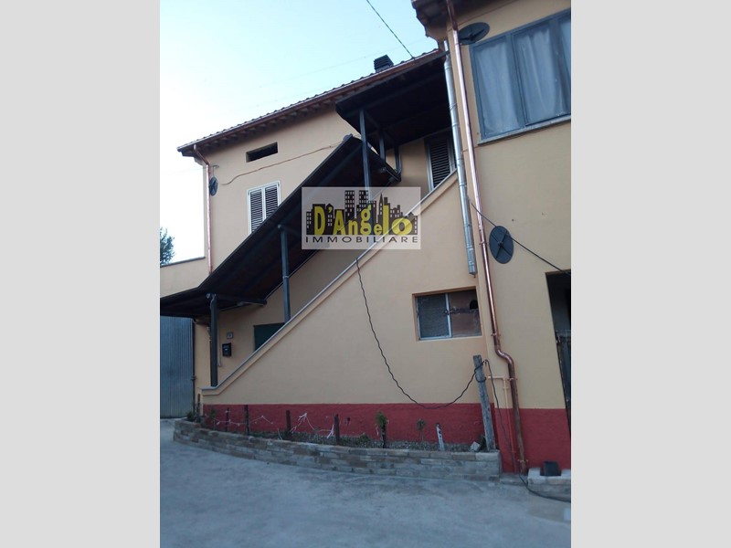 Appartamento in Vendita a Roccafluvione, 50'000€, 90 m²
