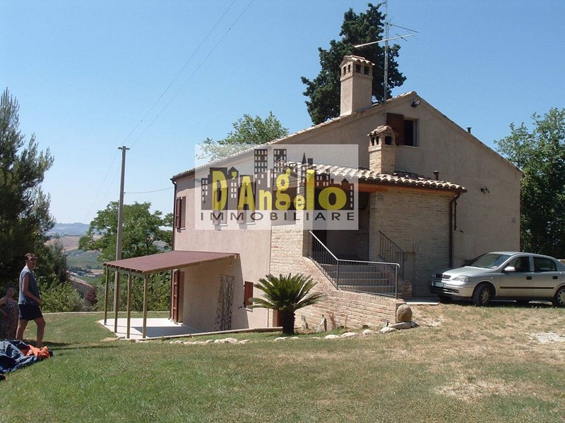 Casa Indipendente in Vendita a Offida, 260'000€, 180 m²