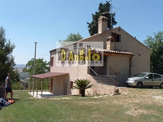 Casa Indipendente in Vendita a Offida, 260'000€, 180 m²