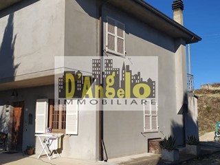 Casa Indipendente in Vendita a Offida, 150'000€, 125 m², con Box