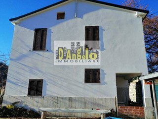Casa Indipendente in Vendita a Roccafluvione, 124'000€, 161 m²