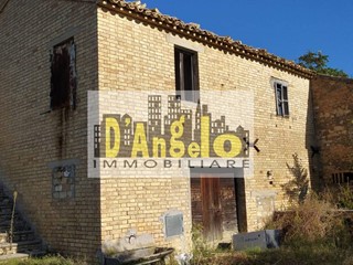 Casa Indipendente in Vendita a Castignano, 130'000€, 200 m²