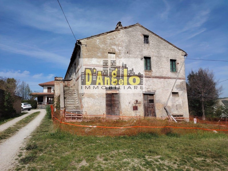 Rustico in Vendita a Cossignano, 30'000€, 126 m²