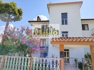 Appartamento in Vendita a Offida, 150'000€, 145 m²