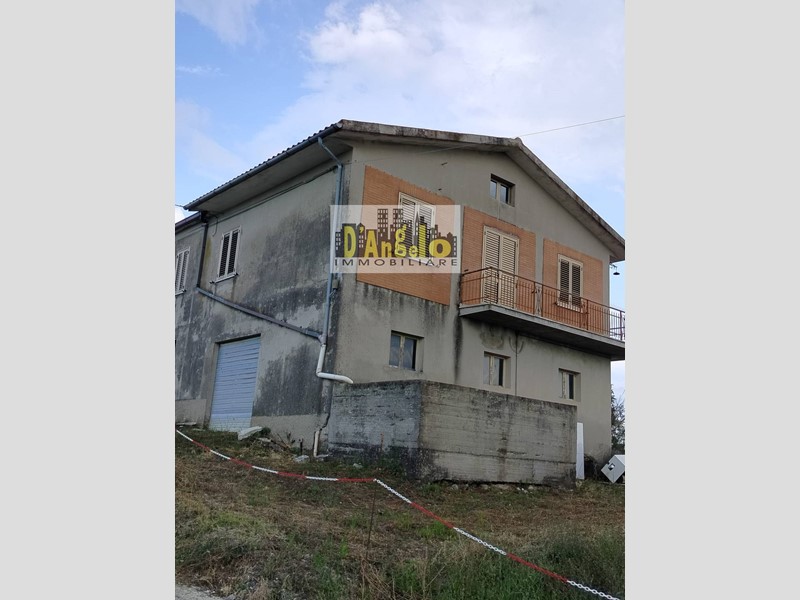 Casa Indipendente in Vendita a Offida, 142'000€, 280 m²