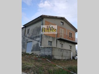 Casa Indipendente in Vendita a Offida, 142'000€, 280 m²