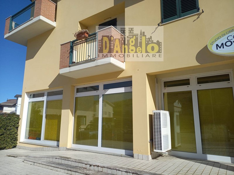 Immobile commerciale in Affitto a Offida, 600€, 105 m²
